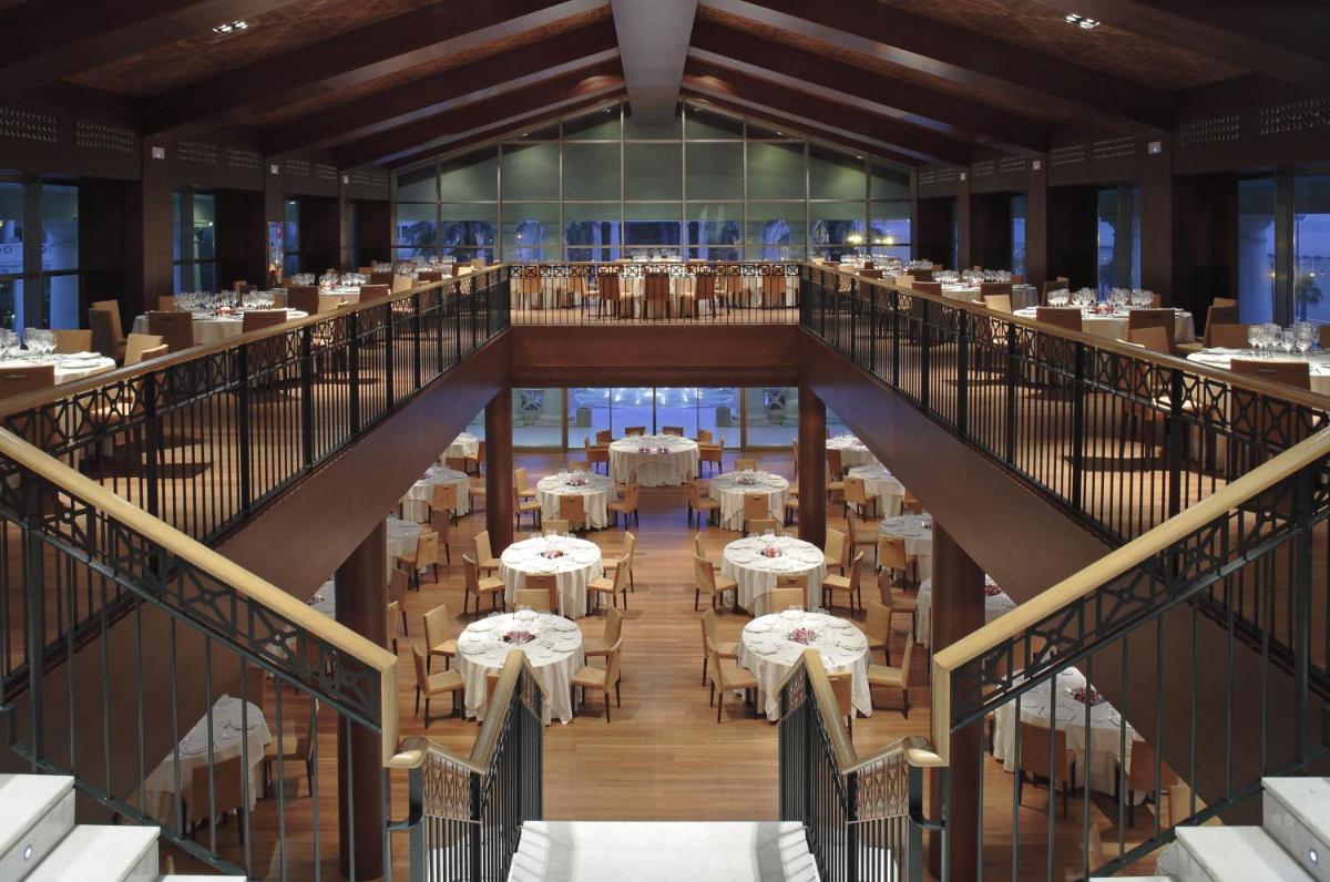 Las Arenas Balneario Resort