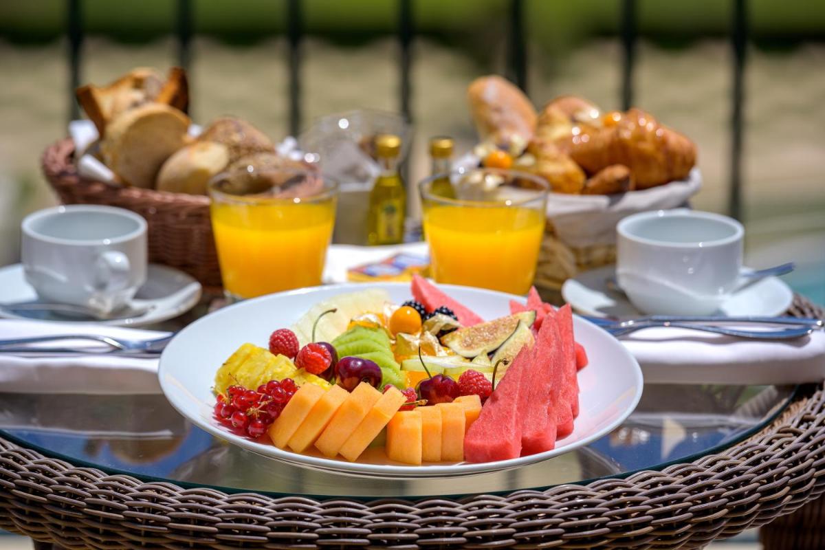 Las Arenas Balneario Resort