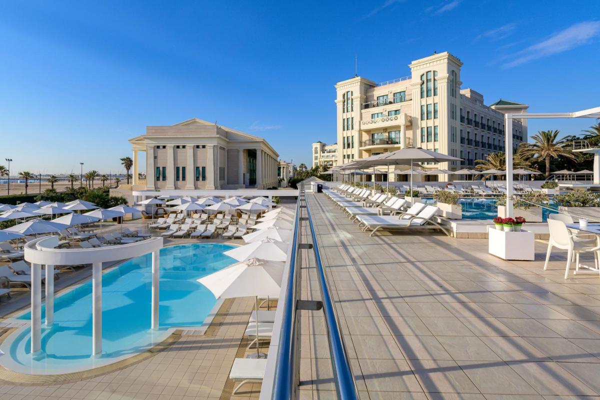 Las Arenas Balneario Resort