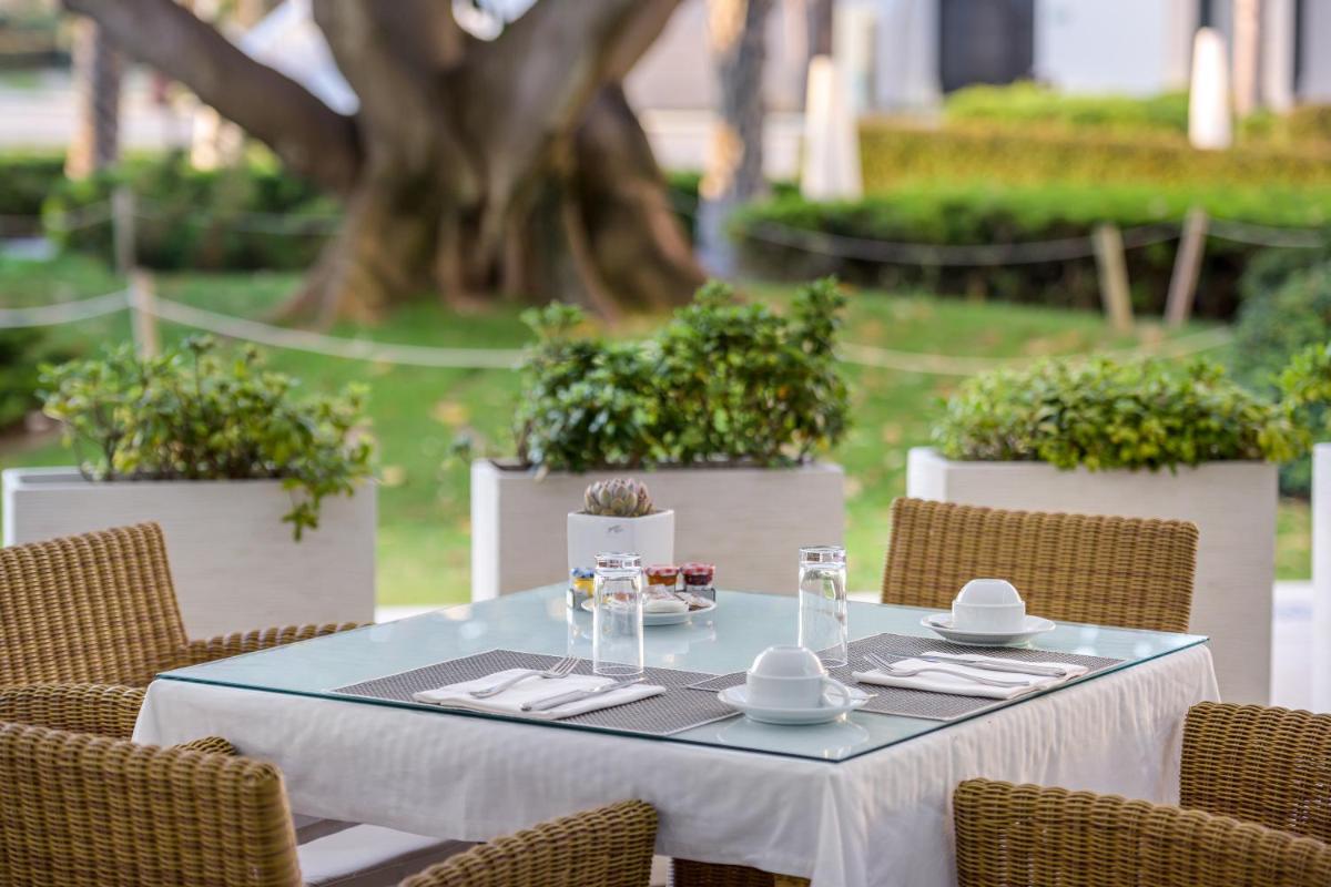 Las Arenas Balneario Resort