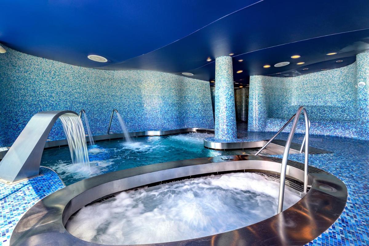 Las Arenas Balneario Resort