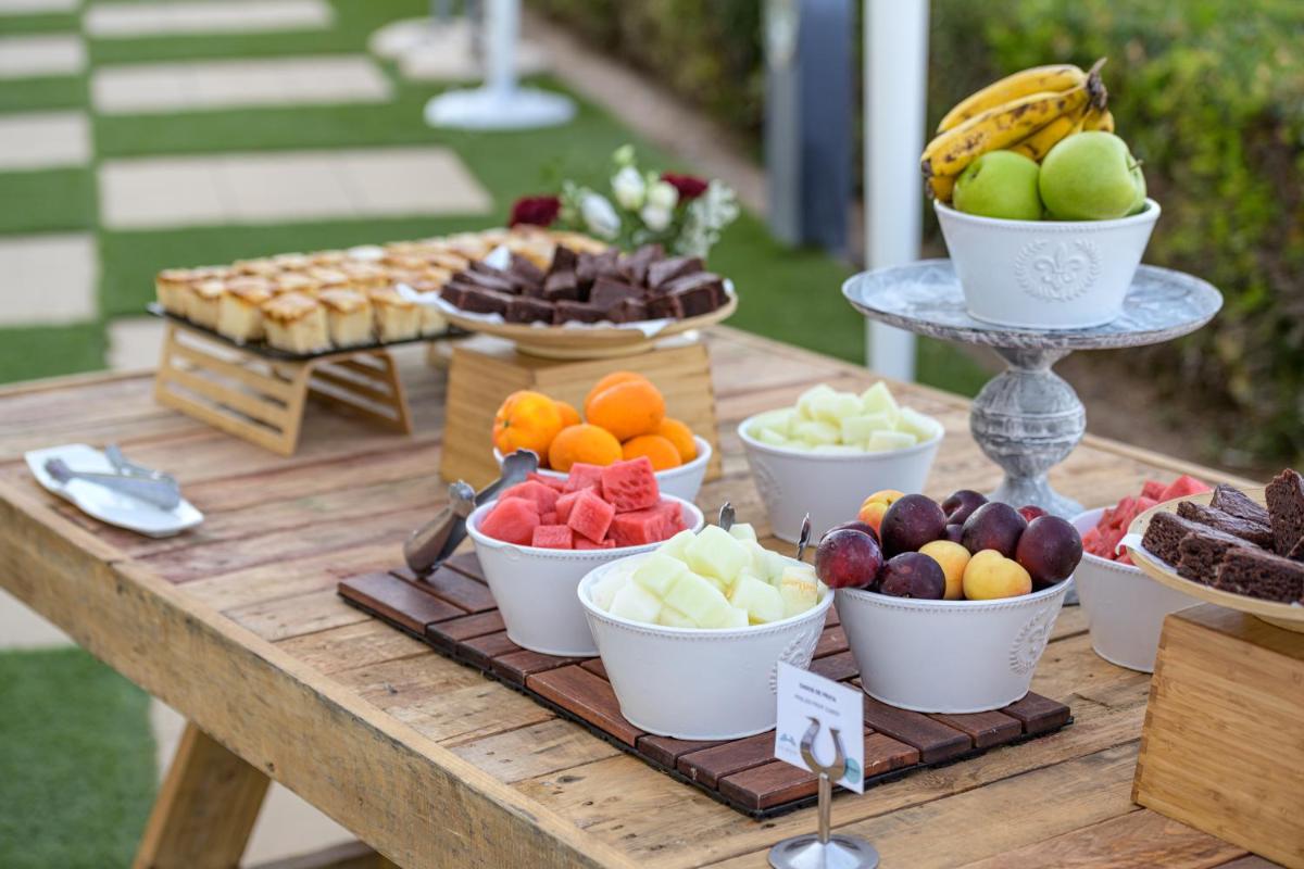 Las Arenas Balneario Resort