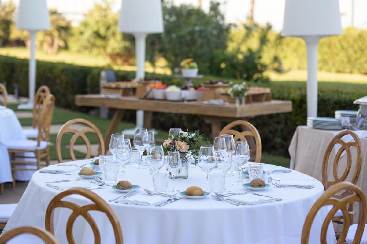 Las Arenas Balneario Resort