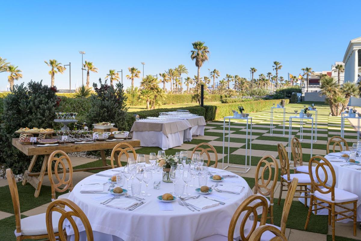 Las Arenas Balneario Resort