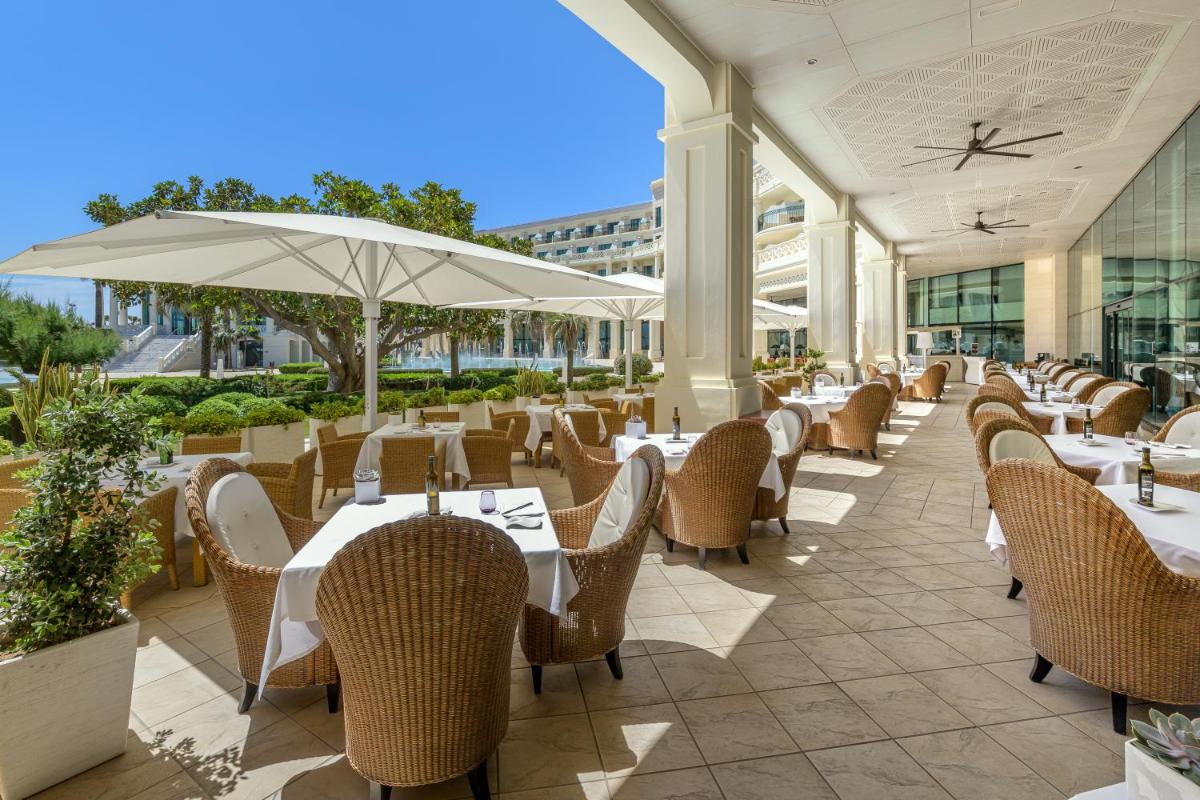Las Arenas Balneario Resort