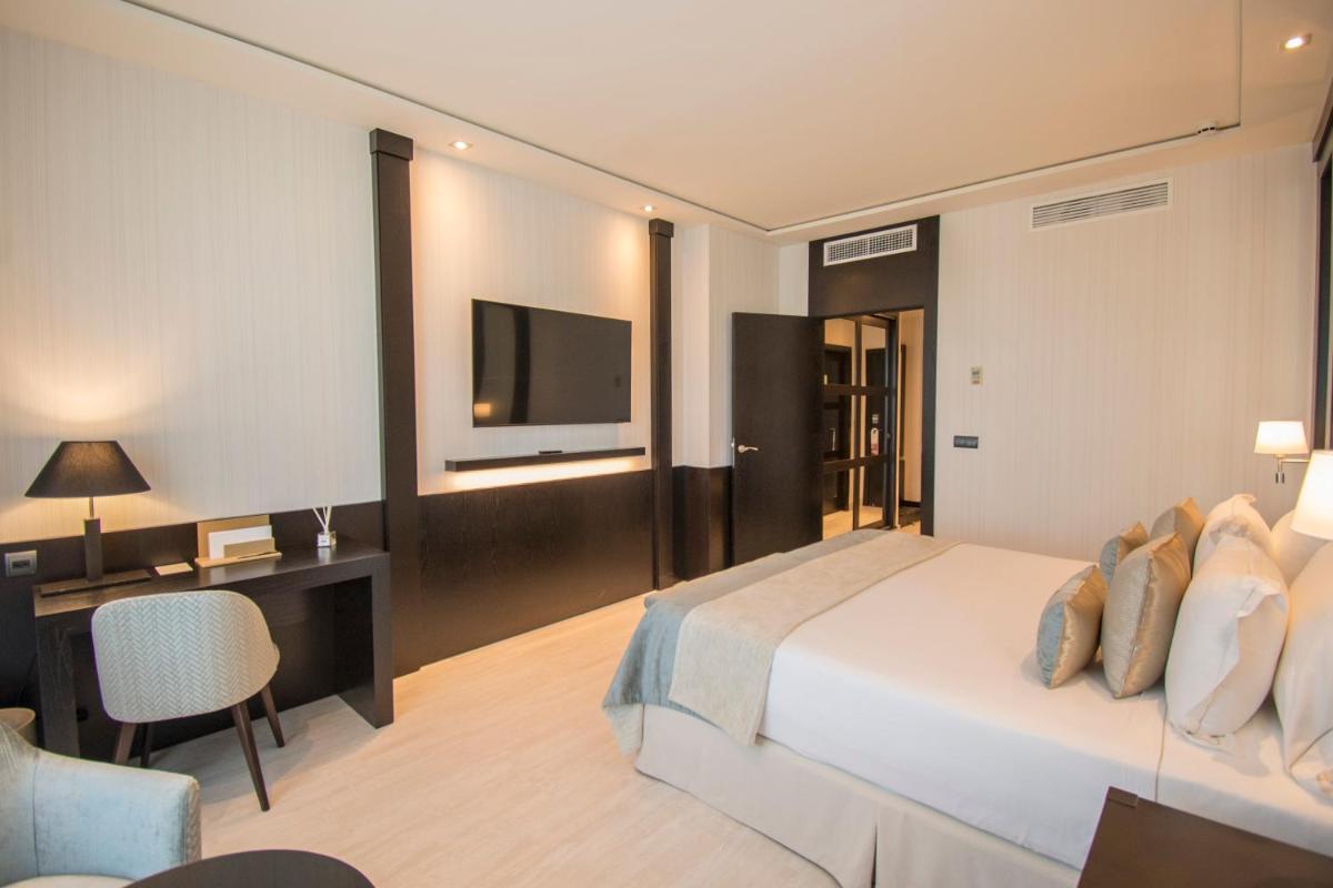 Las Arenas Balneario Resort