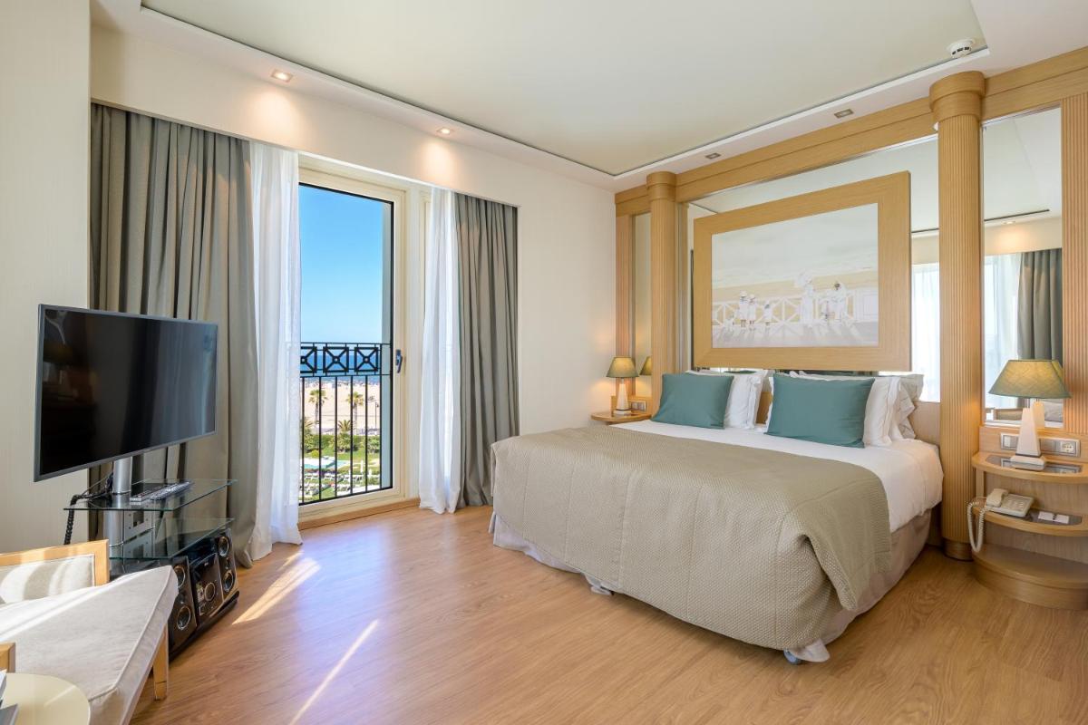 Las Arenas Balneario Resort