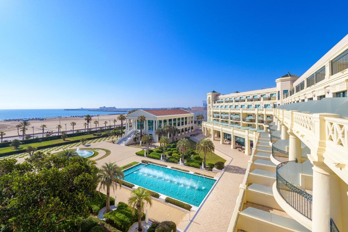 Las Arenas Balneario Resort