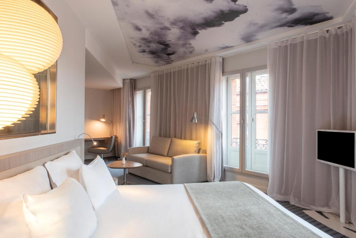 Le Grand Balcon Hotel