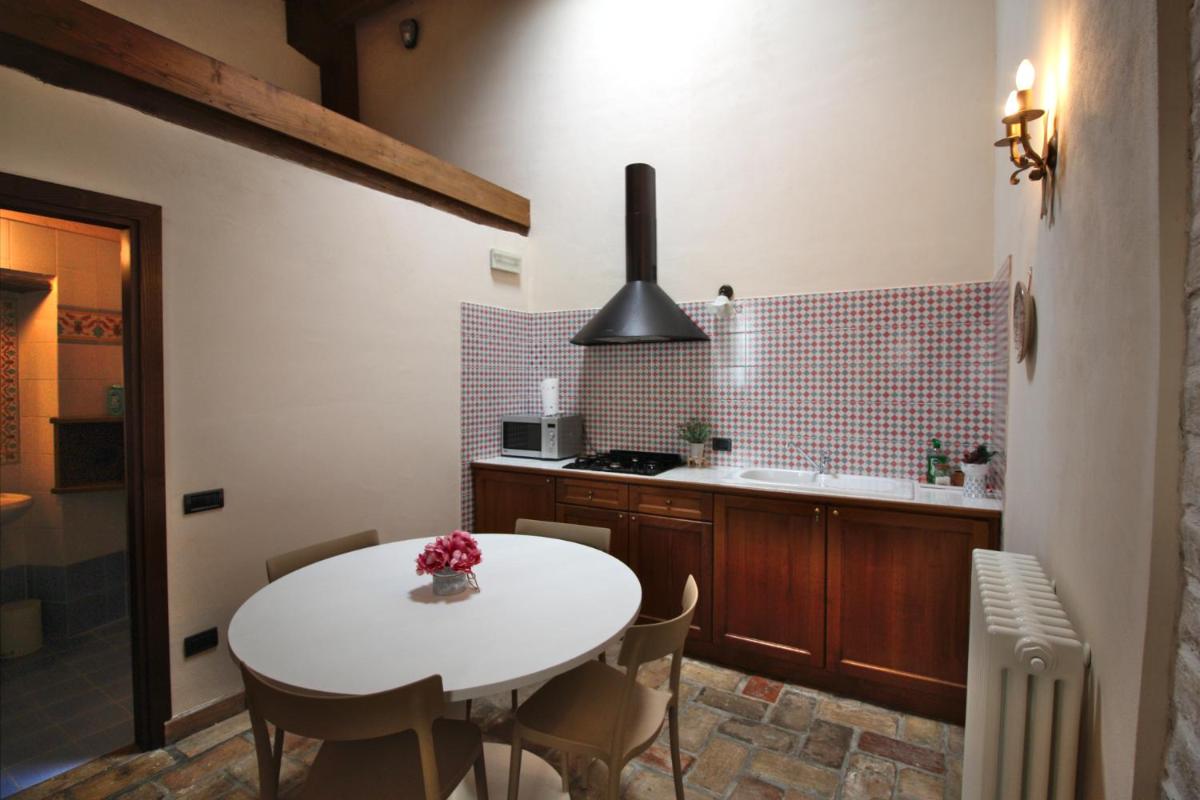 Le Logge Di Silvignano