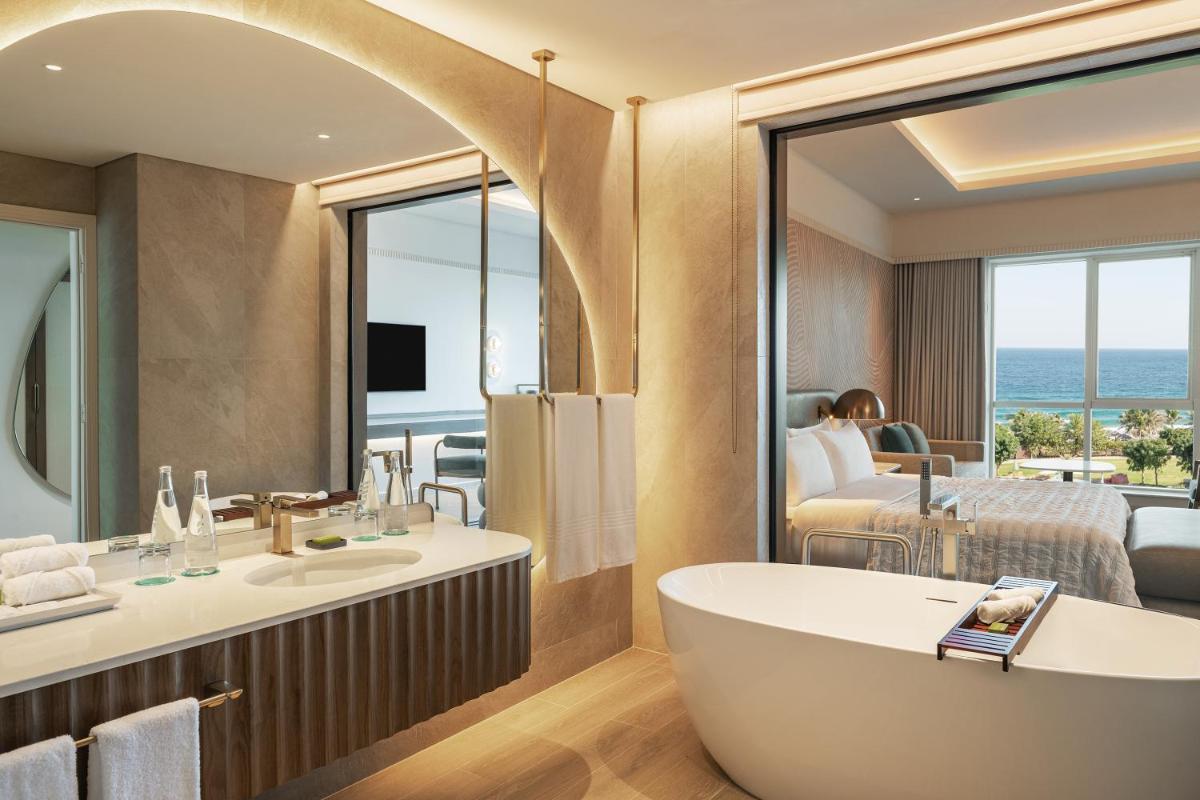 Le Meridien Al Aqah Beach Resort