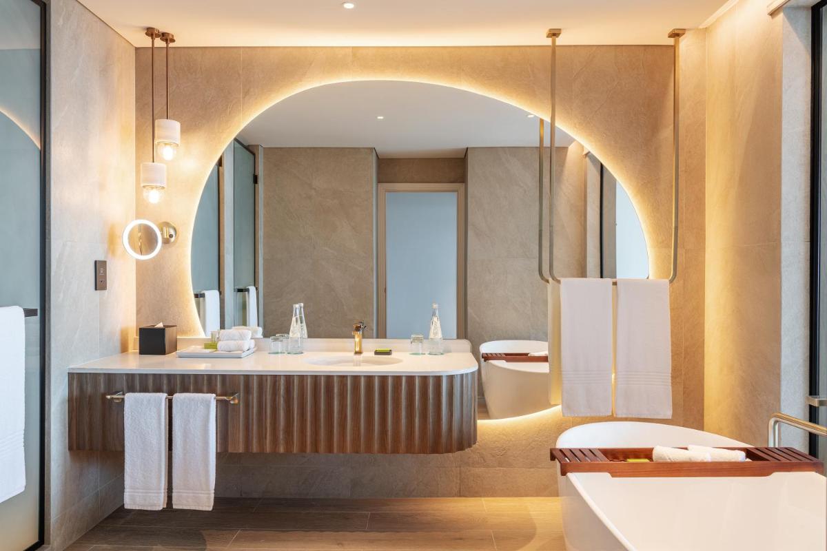 Le Meridien Al Aqah Beach Resort