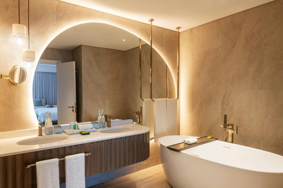 Le Meridien Al Aqah Beach Resort