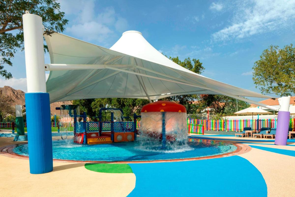 Le Meridien Al Aqah Beach Resort