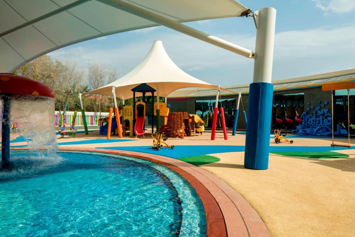 Le Meridien Al Aqah Beach Resort