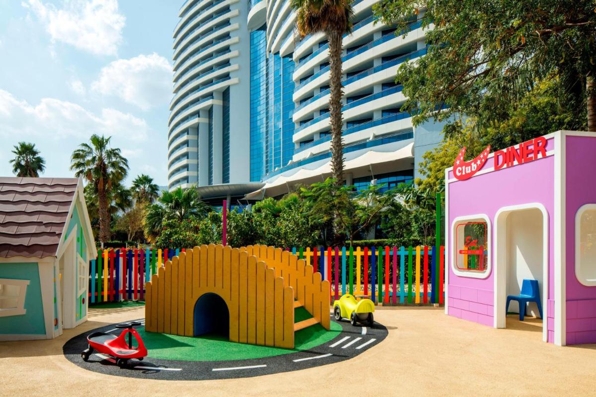 Le Meridien Al Aqah Beach Resort