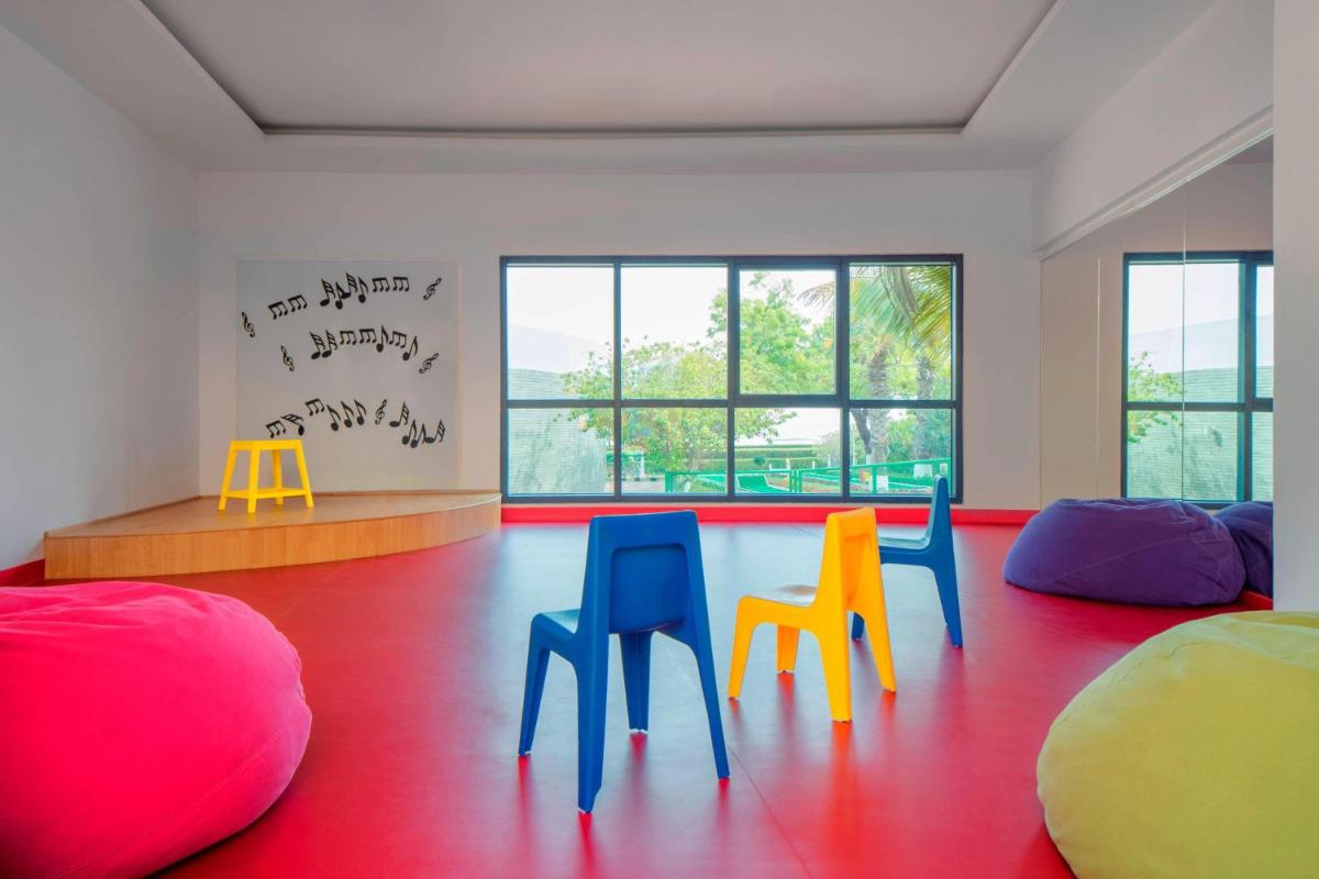 Le Meridien Al Aqah Beach Resort