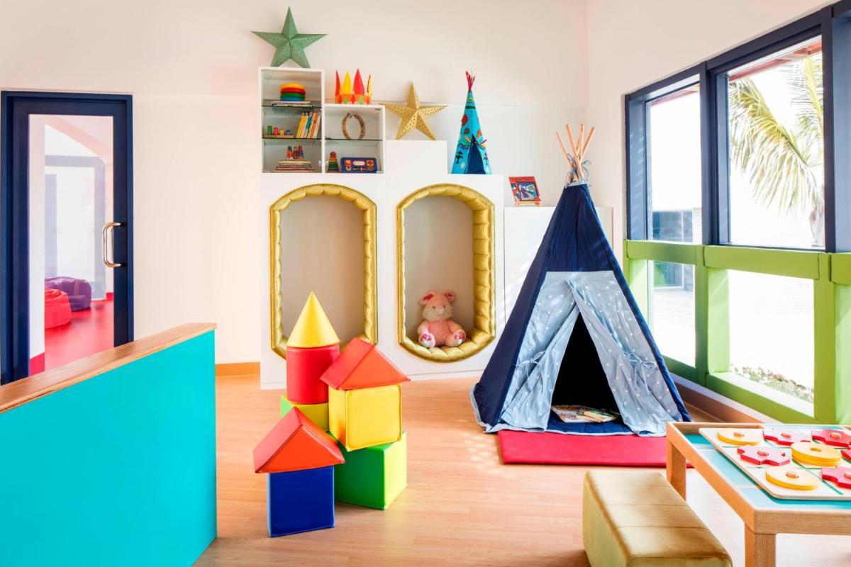 Le Meridien Al Aqah Beach Resort