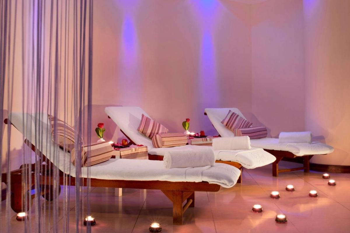 Le Meridien Al Aqah Beach Resort