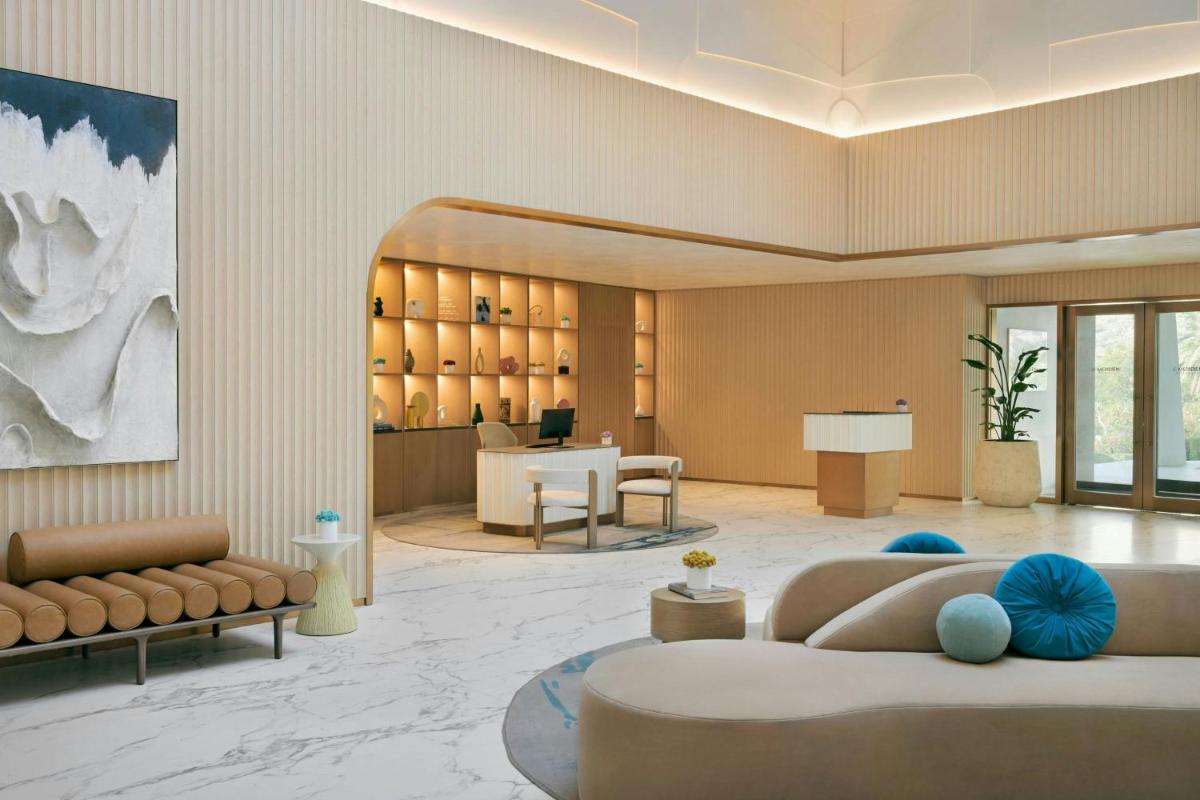 Le Meridien Al Aqah Beach Resort