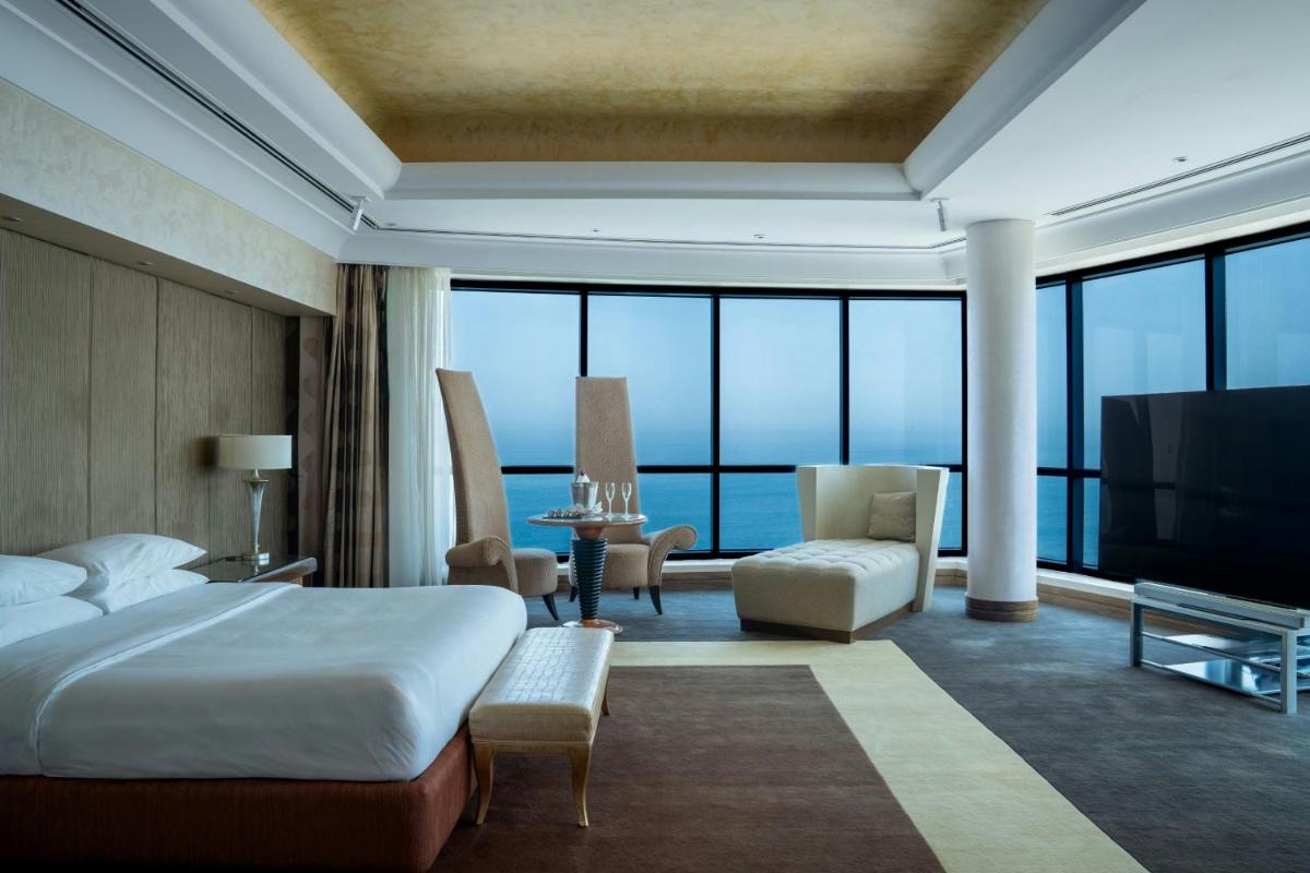 Le Meridien Al Aqah Beach Resort