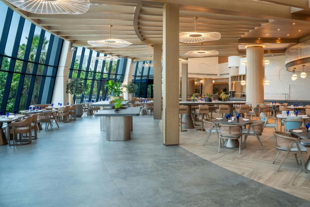 Le Meridien Al Aqah Beach Resort
