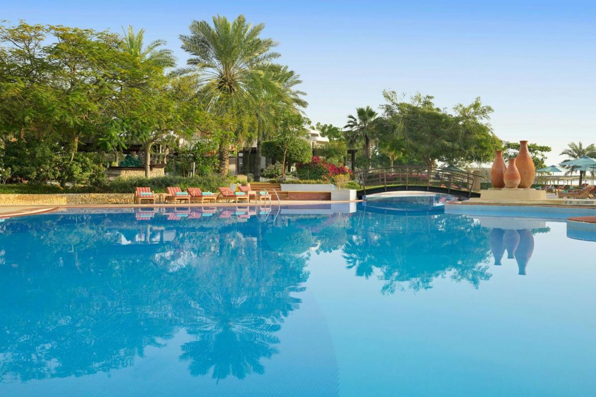 Le Meridien Al Aqah Beach Resort