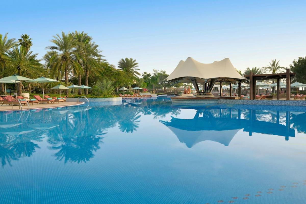 Le Meridien Al Aqah Beach Resort