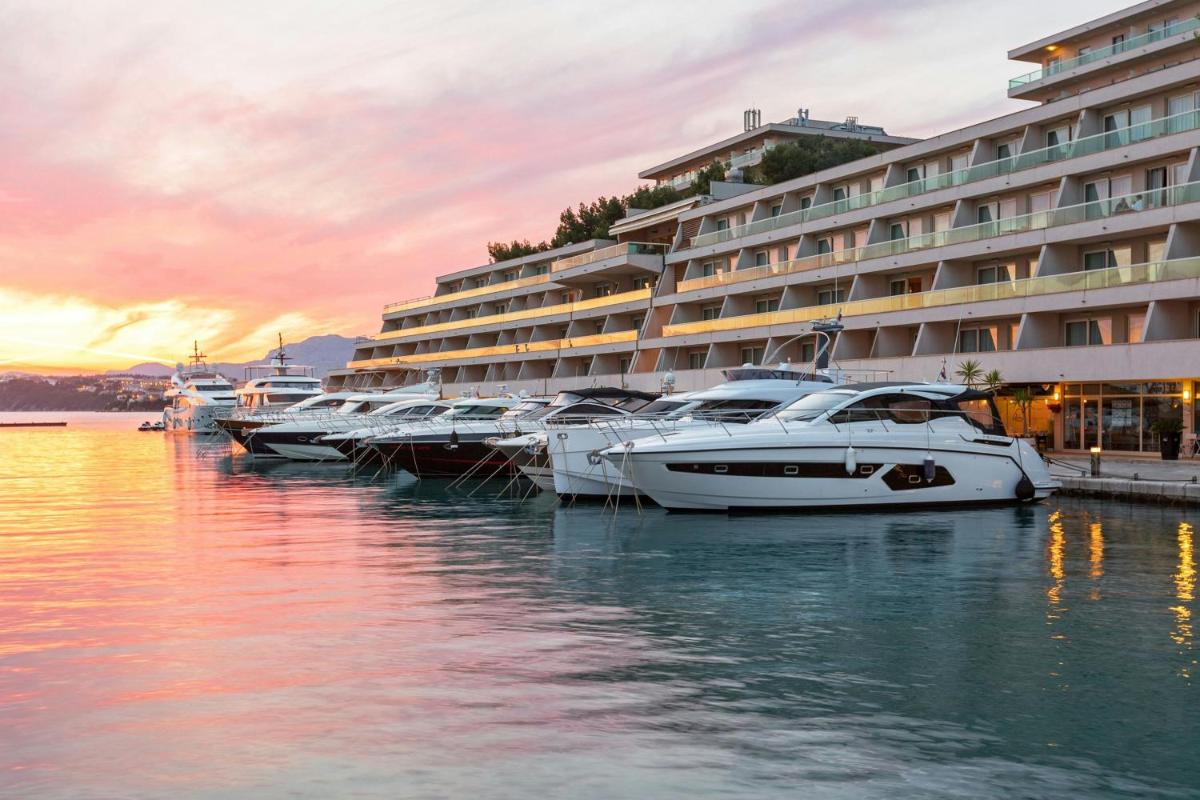 Le Meridien Lav Split