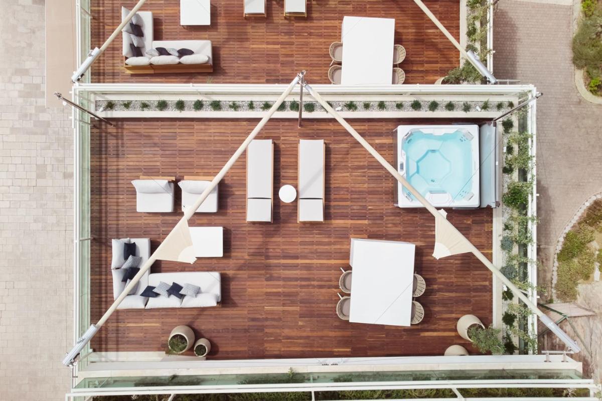 Le Meridien Lav Split