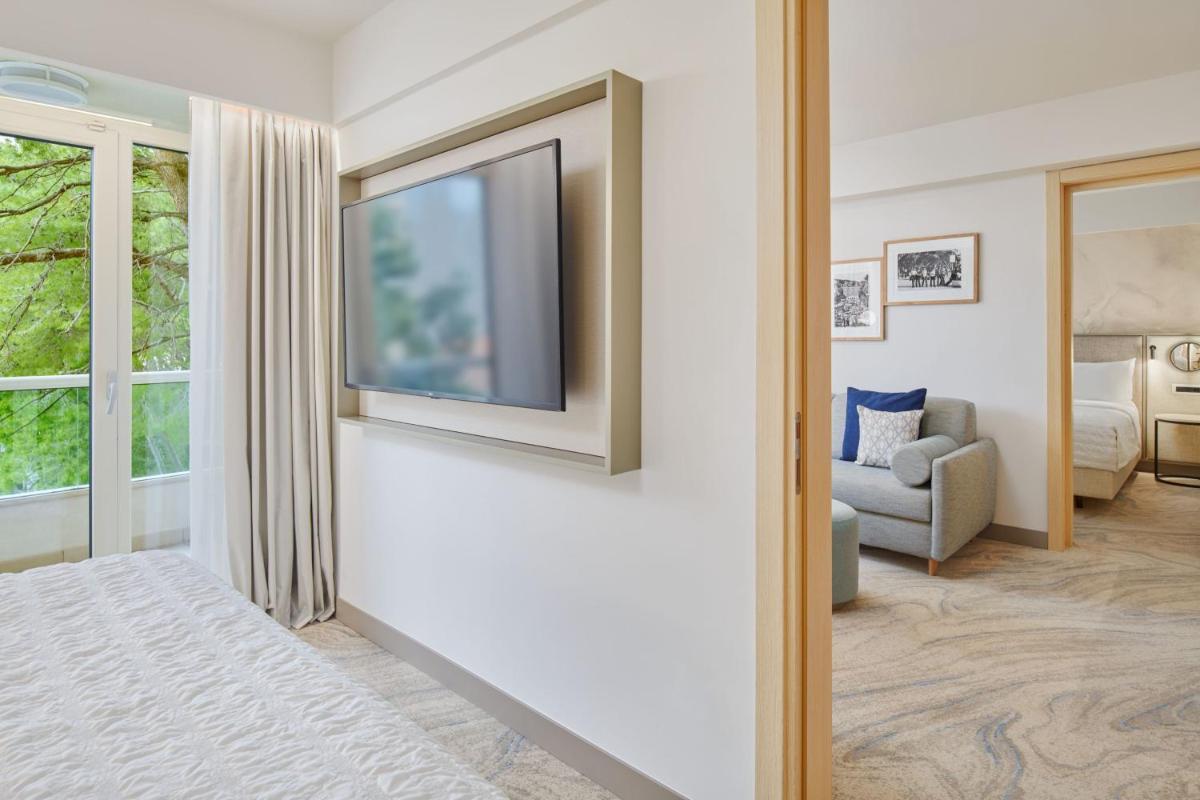 Le Meridien Lav Split