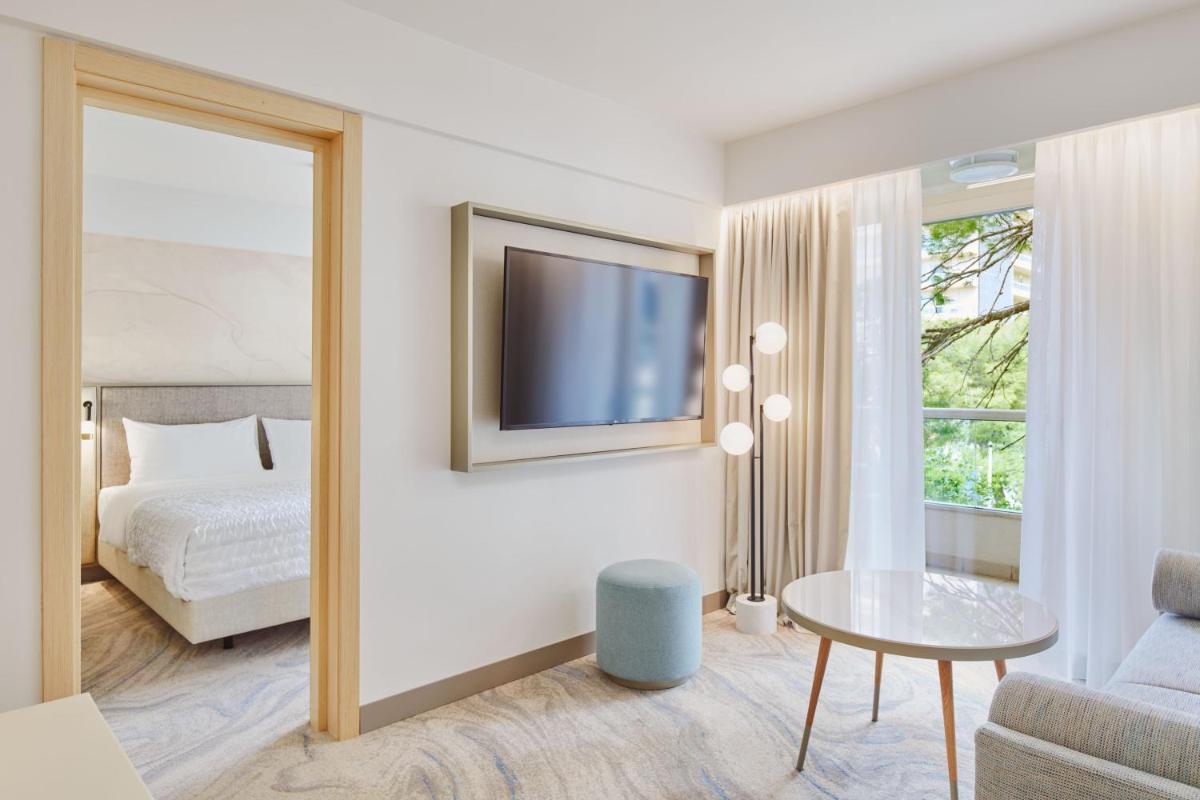 Le Meridien Lav Split