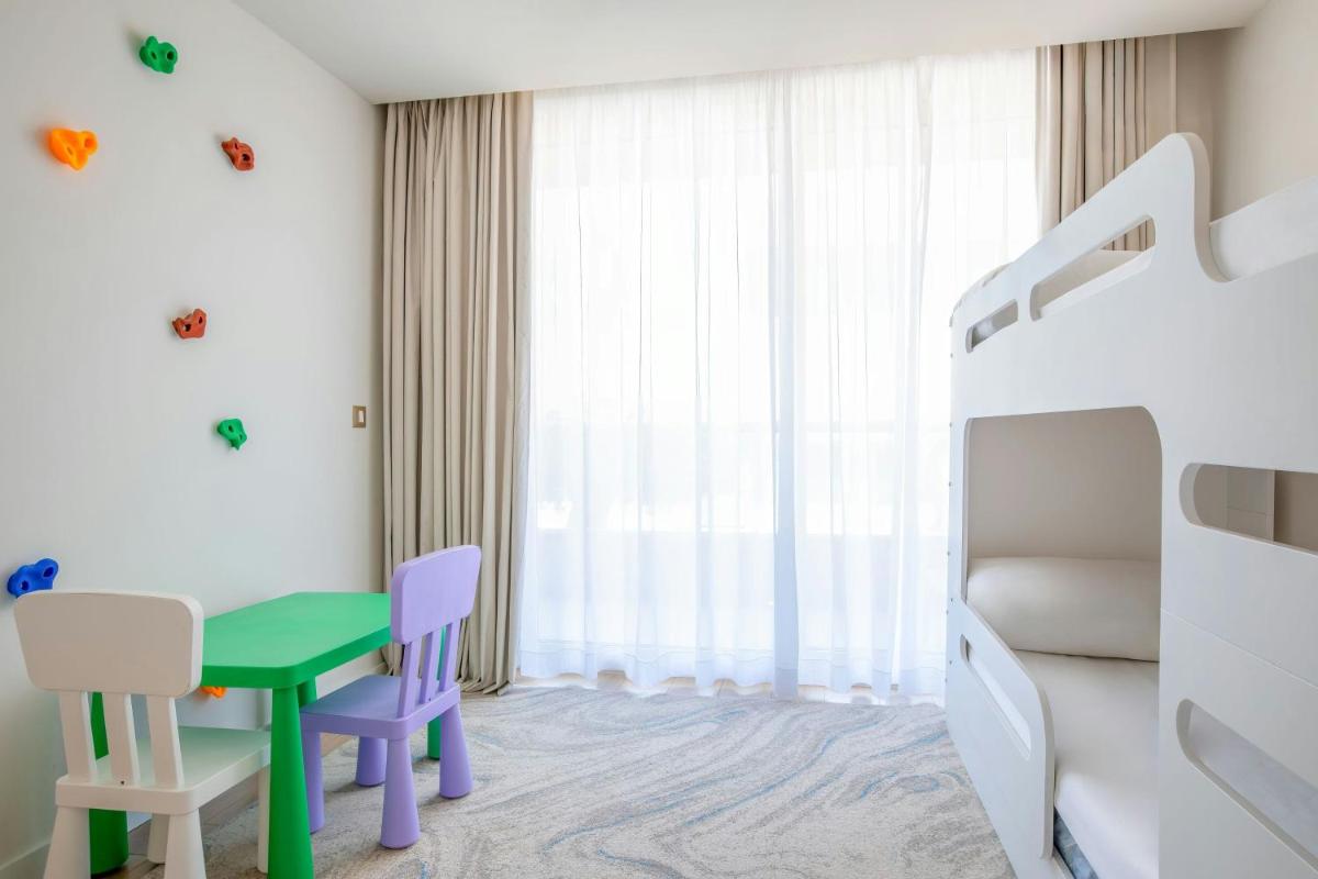 Le Meridien Lav Split