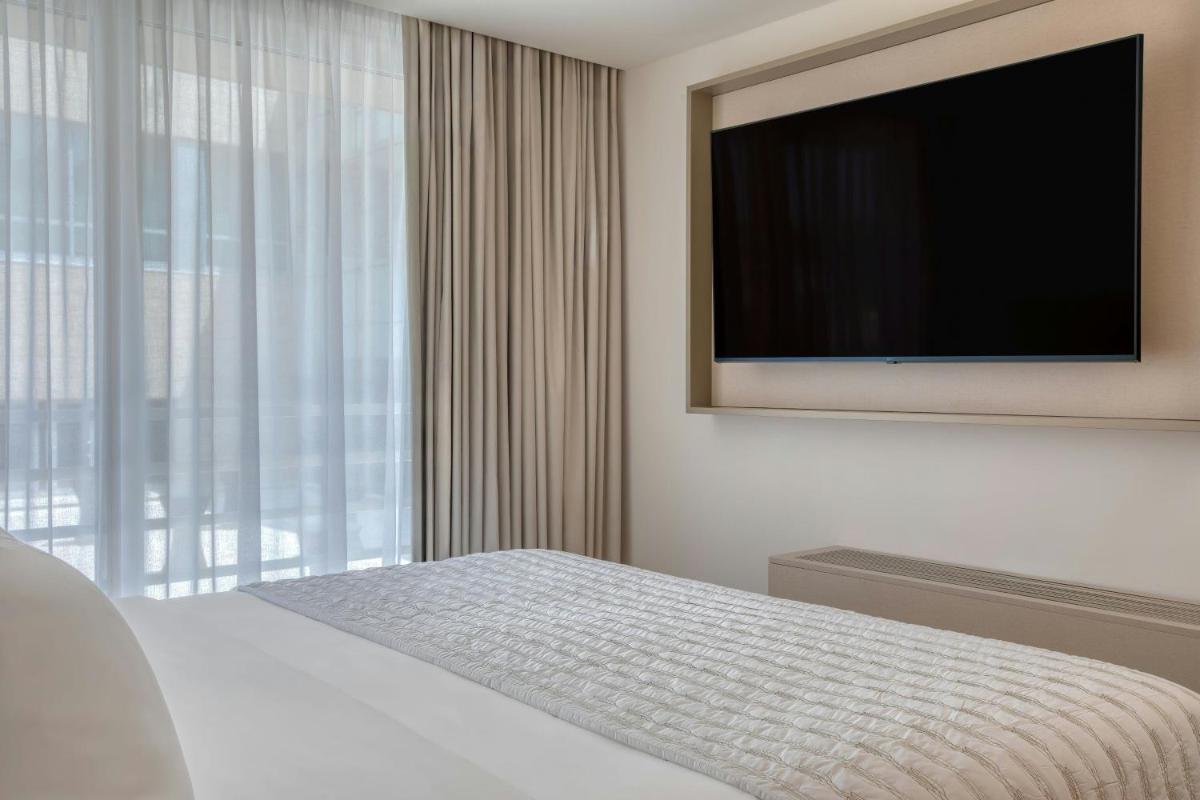 Le Meridien Lav Split