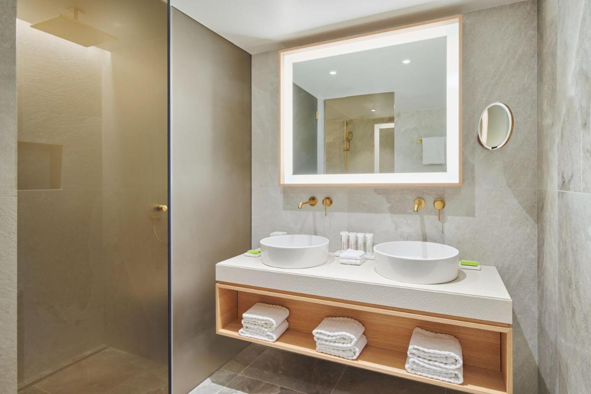 Le Meridien Lav Split