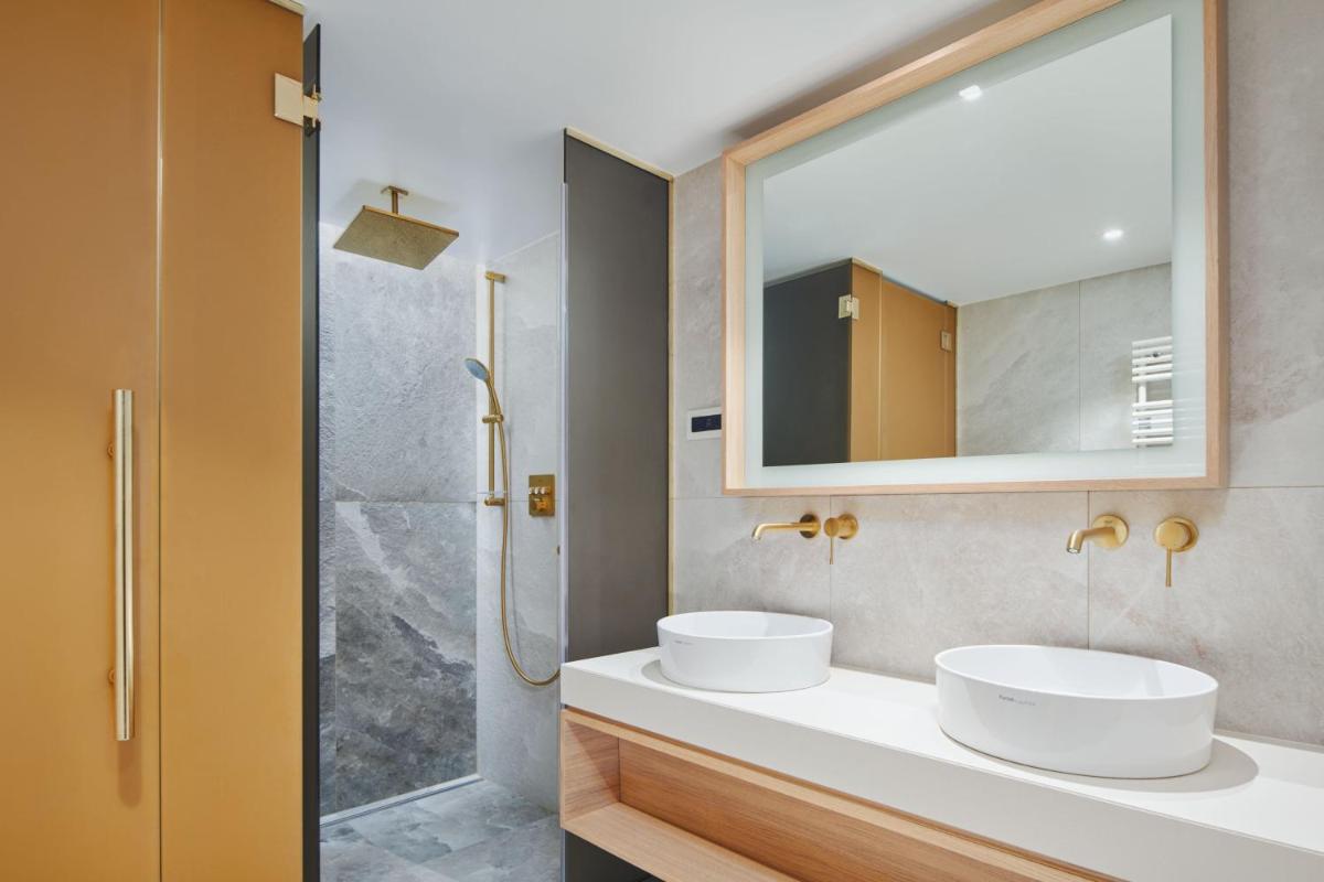 Le Meridien Lav Split