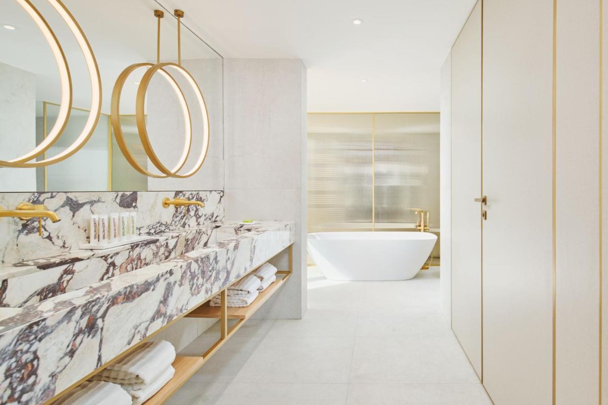 Le Meridien Lav Split