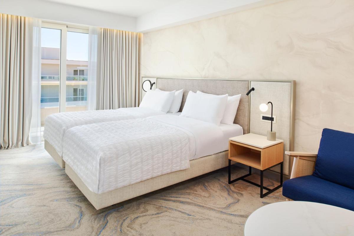 Le Meridien Lav Split