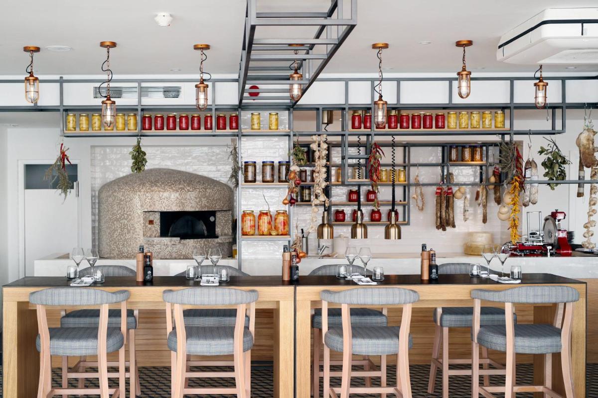 Le Meridien Lav Split