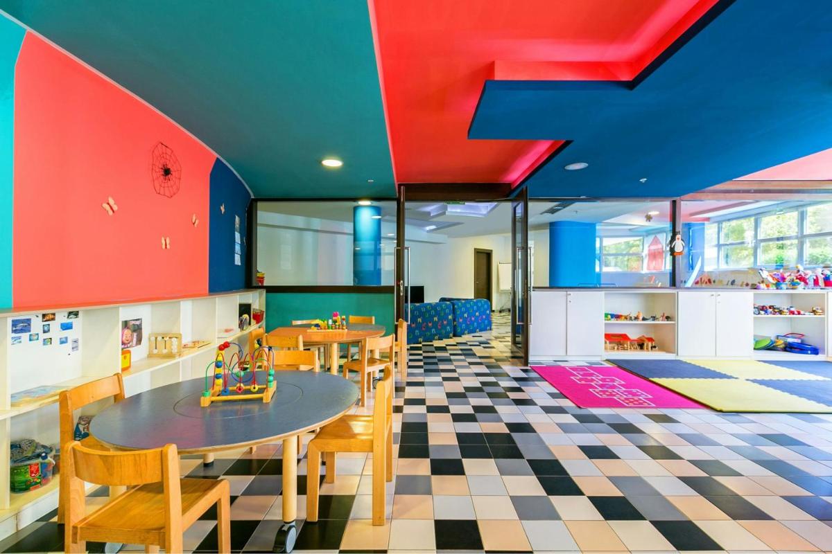 Le Meridien Lav Split