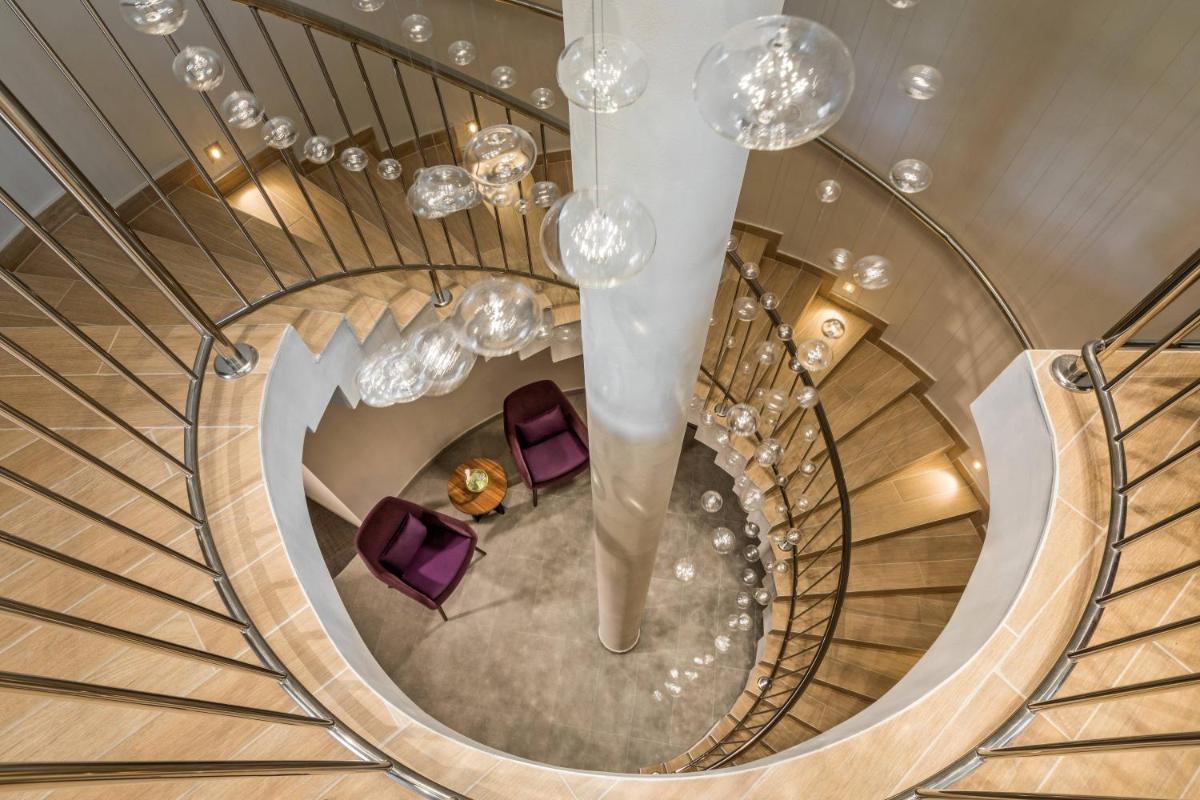 Le Meridien Lav Split