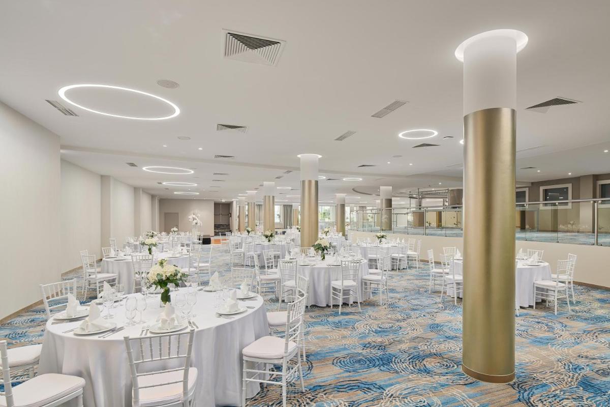 Le Meridien Lav Split