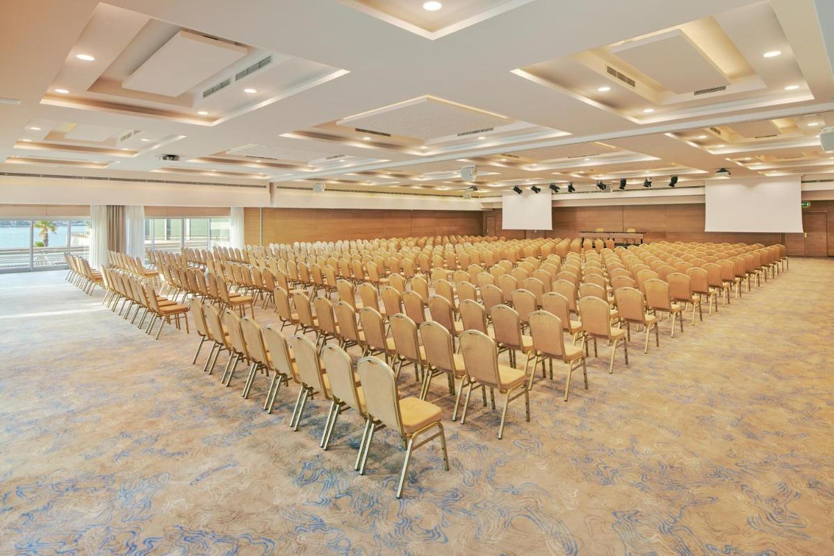 Le Meridien Lav Split