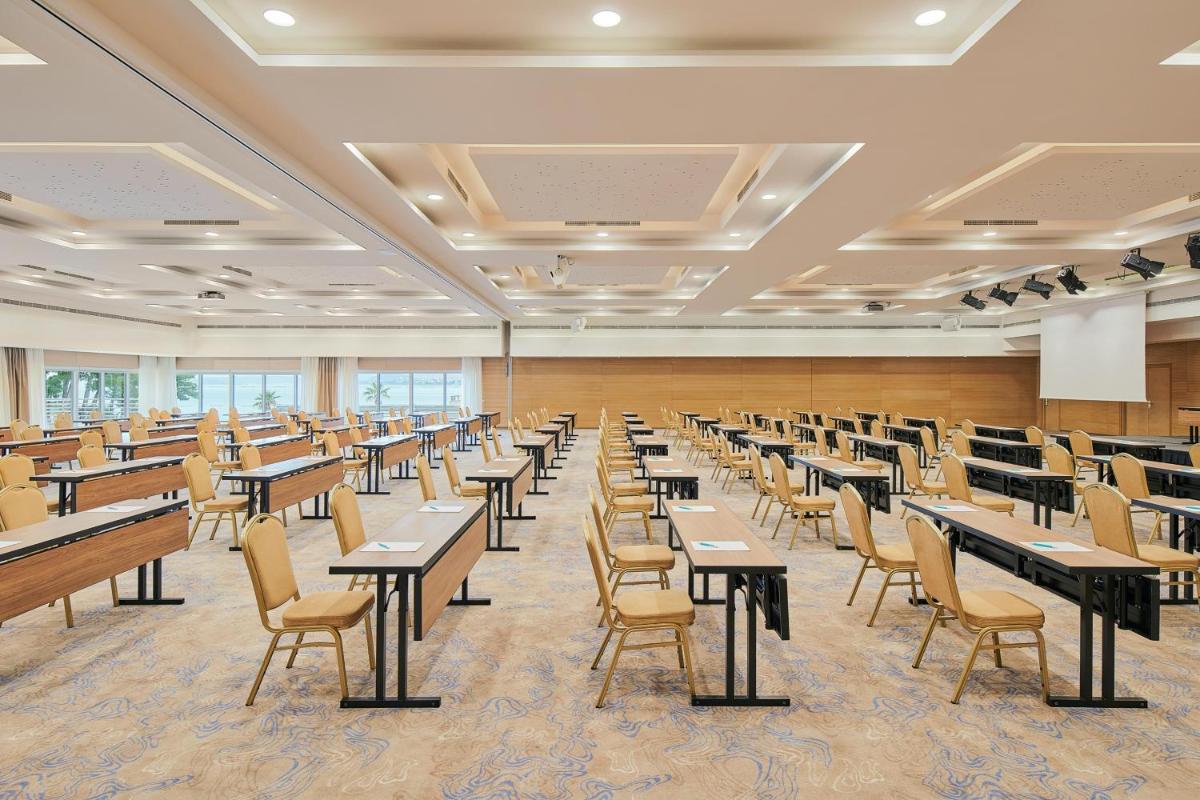 Le Meridien Lav Split