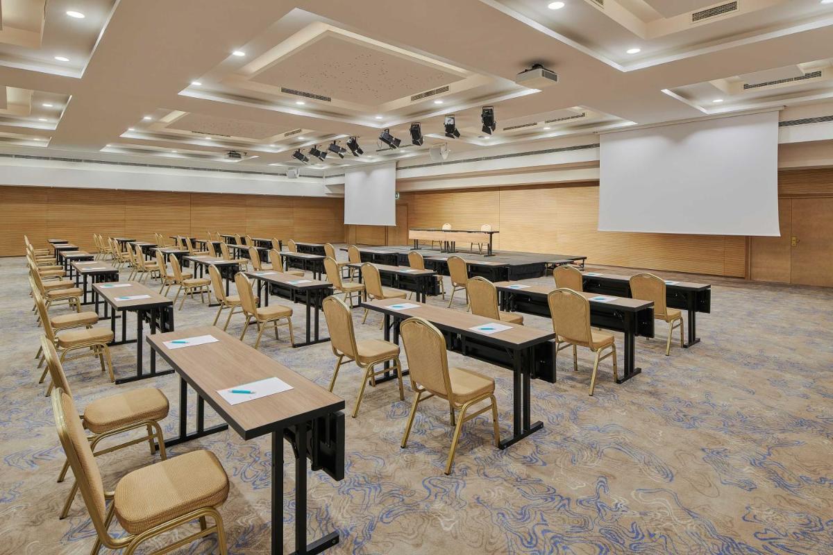 Le Meridien Lav Split