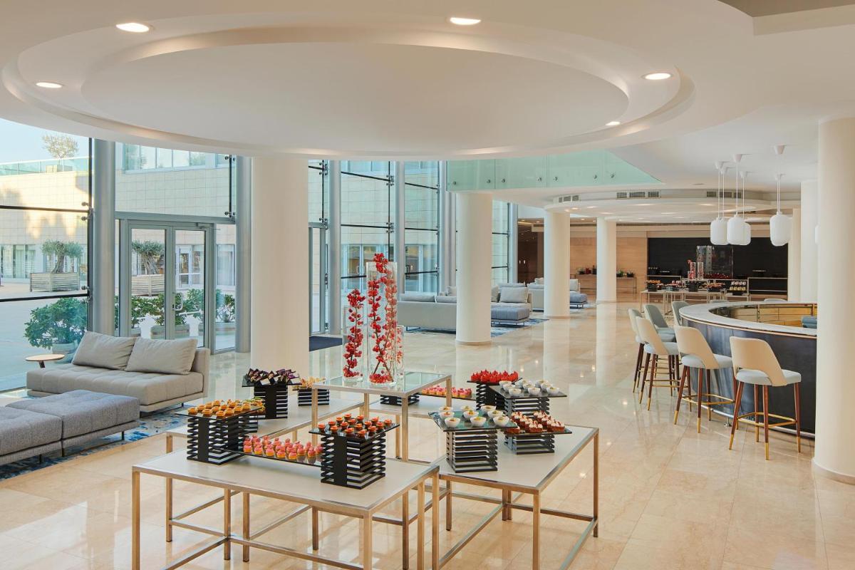 Le Meridien Lav Split