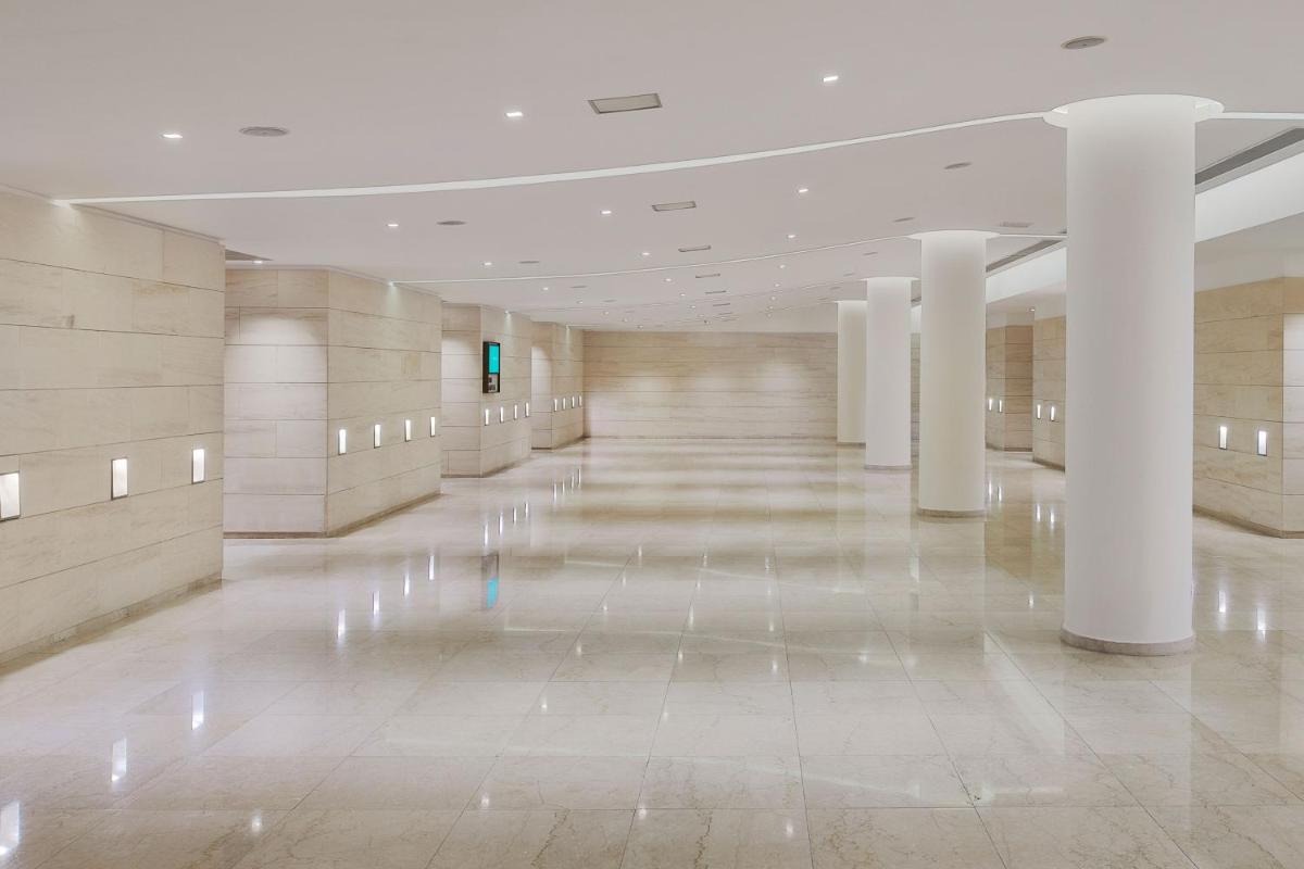 Le Meridien Lav Split