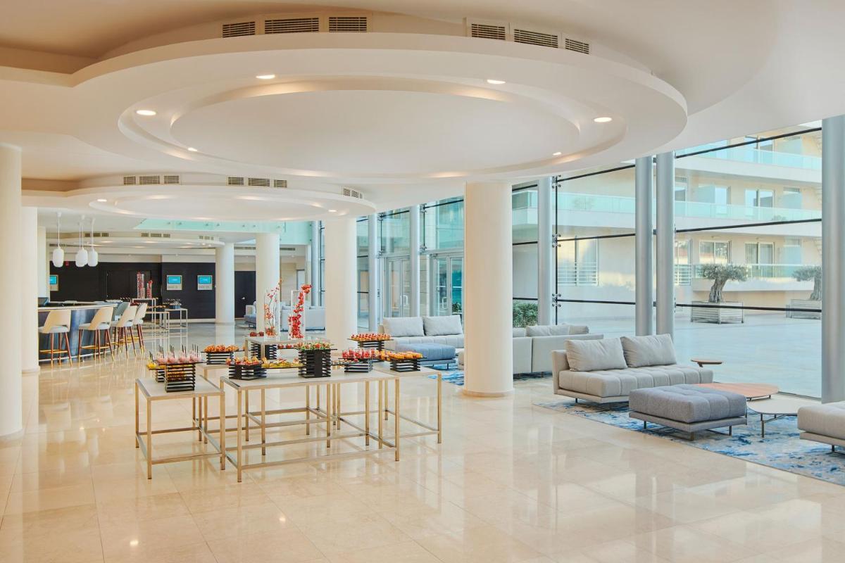 Le Meridien Lav Split