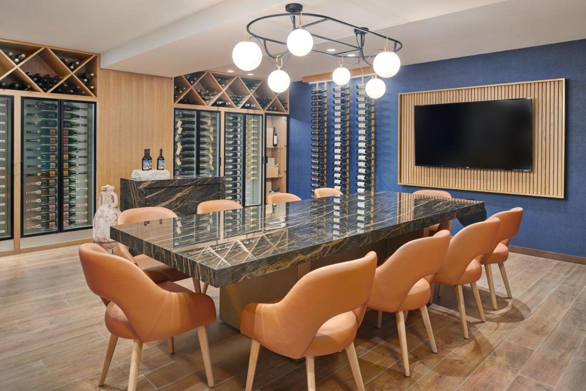 Le Meridien Lav Split