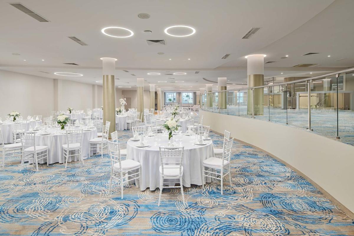 Le Meridien Lav Split